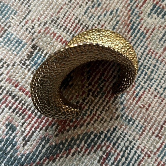 Gold bangle - Picture 2 of 4